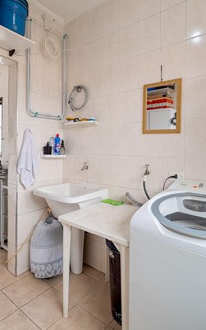 Casa à venda com 180m², 6 quartos e 2 vagas Casa à venda com 180m², 6 quartos e 2 vagasÁrea de Serviço