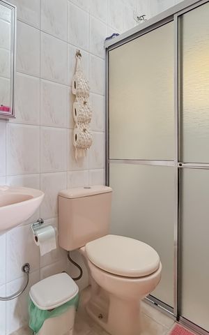 Casa à venda com 180m², 6 quartos e 2 vagas Casa à venda com 180m², 6 quartos e 2 vagasBanheiro da Suíte