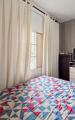 Casa à venda com 180m², 6 quartos e 2 vagas Casa à venda com 180m², 6 quartos e 2 vagasSuíte