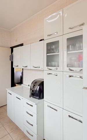 Casa à venda com 180m², 6 quartos e 2 vagas Casa à venda com 180m², 6 quartos e 2 vagasCozinha