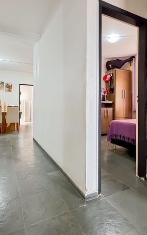 Casa à venda com 180m², 6 quartos e 2 vagas Casa à venda com 180m², 6 quartos e 2 vagasCorredor
