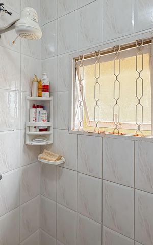 Casa à venda com 180m², 6 quartos e 2 vagas Casa à venda com 180m², 6 quartos e 2 vagasBanheiro da Suíte