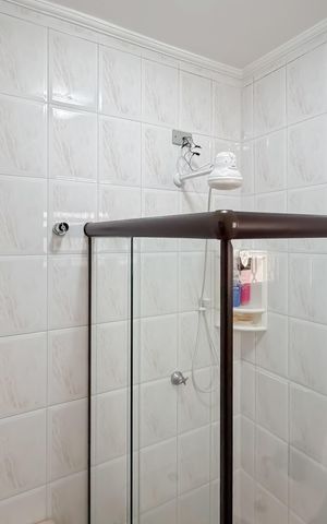 Casa à venda com 180m², 6 quartos e 2 vagas Casa à venda com 180m², 6 quartos e 2 vagasBanheiro Social