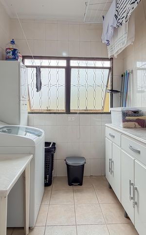 Casa à venda com 180m², 6 quartos e 2 vagas Casa à venda com 180m², 6 quartos e 2 vagasÁrea de Serviço