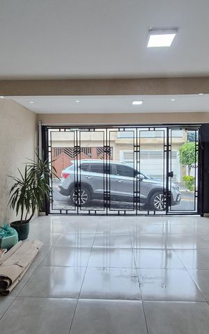 Casa à venda com 129m², 3 quartos e 2 vagas Casa à venda com 129m², 3 quartos e 2 vagasSala - vista