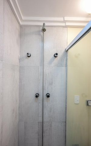 Apartamento à venda com 143m², 4 quartos e 2 vagasChuveiro do Banheiro da Suíte 2