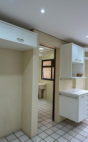 Apartamento à venda com 143m², 4 quartos e 2 vagasCozinha