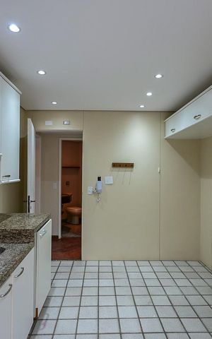 Apartamento à venda com 143m², 4 quartos e 2 vagasCozinha