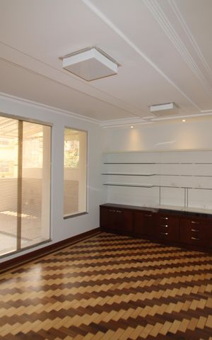 Casa à venda com 242m², 4 quartos e 3 vagasSala
