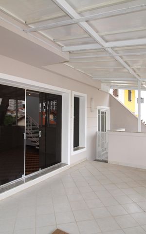 Casa à venda com 242m², 4 quartos e 3 vagasVaranda
