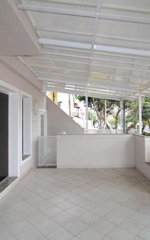 Casa à venda com 242m², 4 quartos e 3 vagasVaranda