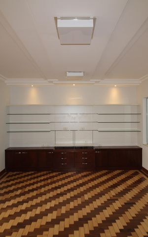 Casa à venda com 242m², 4 quartos e 3 vagasSala