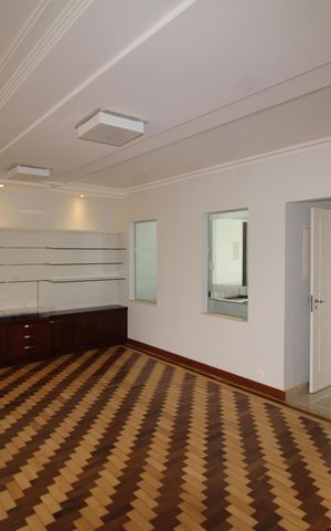 Casa à venda com 242m², 4 quartos e 3 vagasSala