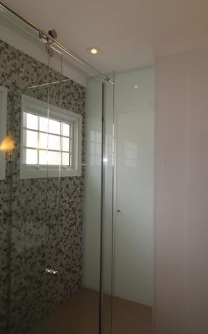 Casa à venda com 242m², 4 quartos e 3 vagasQuarto 1 - Banheiro