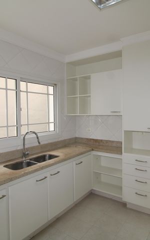 Casa à venda com 242m², 4 quartos e 3 vagasCozinha