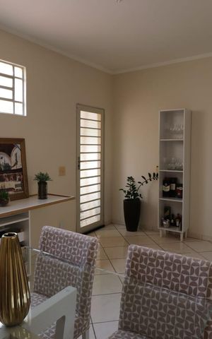 Casa à venda com 180m², 3 quartos e 5 vagasSala