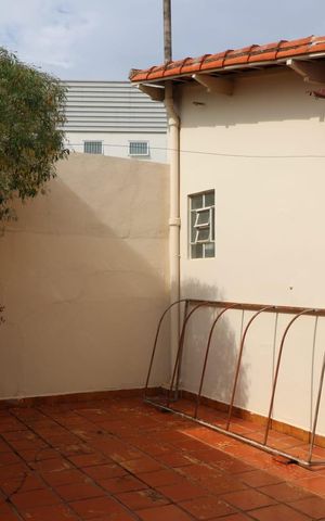 Casa à venda com 180m², 3 quartos e 5 vagasÁrea externa