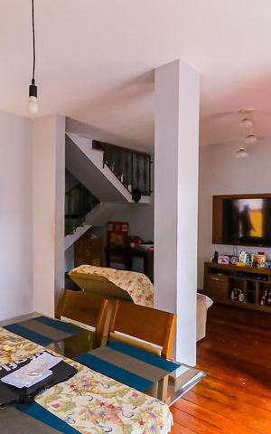 Casa à venda com 130m², 3 quartos e sem vaga Casa à venda com 130m², 3 quartos e sem vagaSala