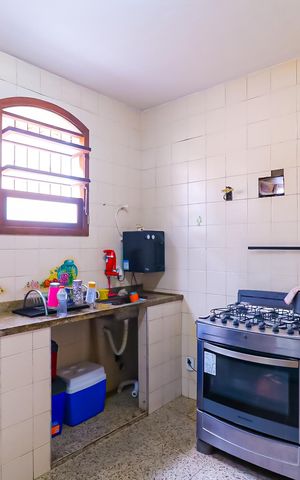 Casa à venda com 130m², 3 quartos e sem vaga Casa à venda com 130m², 3 quartos e sem vagaCozinha