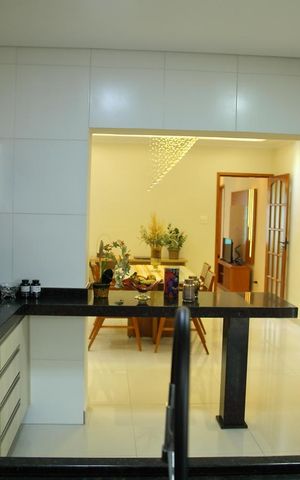 Casa à venda com 407m², 2 quartos e 2 vagasCozinha 
