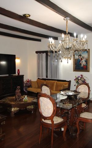 Casa à venda com 200m², 4 quartos e 1 vagaSala