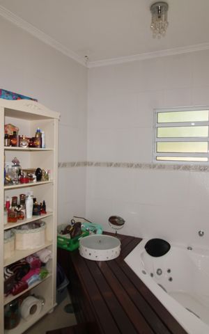 Casa à venda com 200m², 4 quartos e 1 vagaQuarto 1 - Banheiro