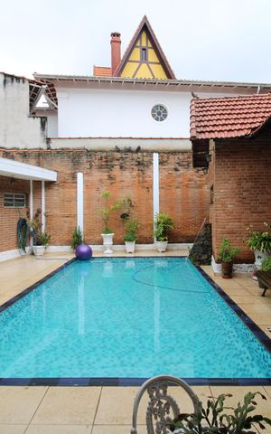 Casa à venda com 200m², 4 quartos e 1 vagaQuintal