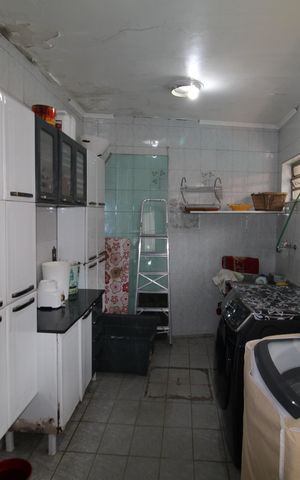 Casa à venda com 200m², 4 quartos e 1 vagaÁrea de Serviço
