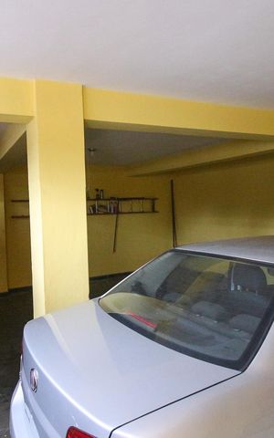 Casa à venda com 400m², 6 quartos e 3 vagas Casa à venda com 400m², 6 quartos e 3 vagasGaragem