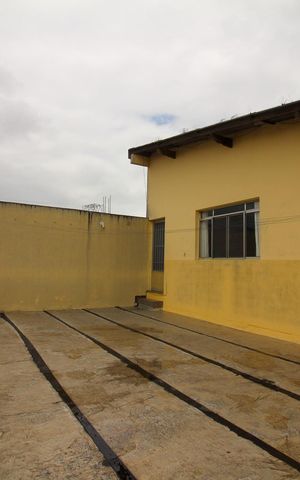 Casa à venda com 400m², 6 quartos e 3 vagas Casa à venda com 400m², 6 quartos e 3 vagasVaranda