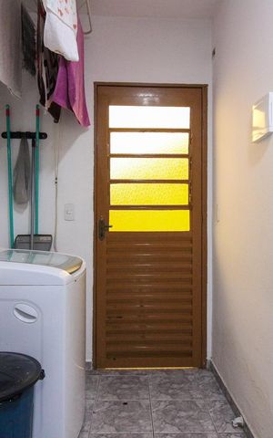 Casa à venda com 400m², 6 quartos e 3 vagas Casa à venda com 400m², 6 quartos e 3 vagasCozinha e Área de Serviço (casa 2)