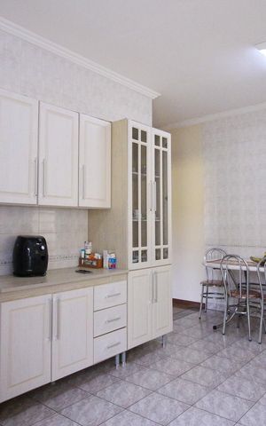 Casa à venda com 400m², 6 quartos e 3 vagas Casa à venda com 400m², 6 quartos e 3 vagasCozinha
