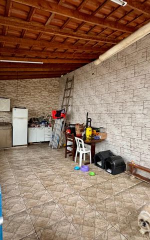 Casa à venda com 174m², 4 quartos e sem vaga Casa à venda com 174m², 4 quartos e sem vagaQuintal