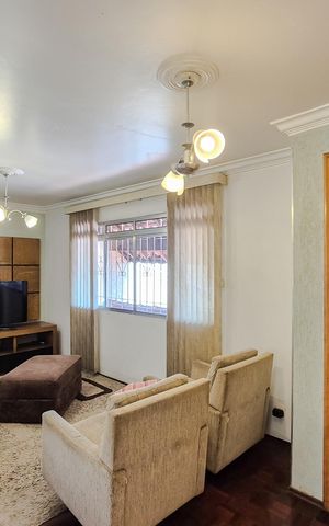 Casa à venda com 192m², 3 quartos e 2 vagas Casa à venda com 192m², 3 quartos e 2 vagasSala