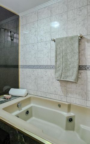 Casa à venda com 192m², 3 quartos e 2 vagas Casa à venda com 192m², 3 quartos e 2 vagasBanheiro da Suíte