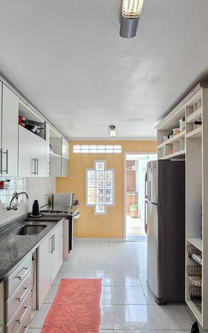 Casa à venda com 192m², 3 quartos e 2 vagas Casa à venda com 192m², 3 quartos e 2 vagasCozinha