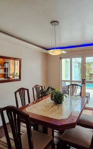 Casa à venda com 192m², 3 quartos e 2 vagas Casa à venda com 192m², 3 quartos e 2 vagasSala de Jantar