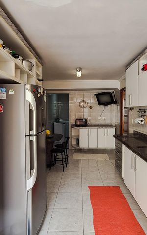 Casa à venda com 192m², 3 quartos e 2 vagas Casa à venda com 192m², 3 quartos e 2 vagasCozinha