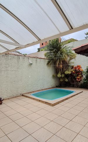 Casa à venda com 192m², 3 quartos e 2 vagas Casa à venda com 192m², 3 quartos e 2 vagasQuintal