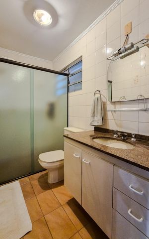 Casa à venda com 192m², 3 quartos e 2 vagas Casa à venda com 192m², 3 quartos e 2 vagasBanheiro Social