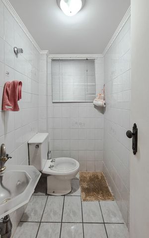 Casa à venda com 192m², 3 quartos e 2 vagas Casa à venda com 192m², 3 quartos e 2 vagasLavabo