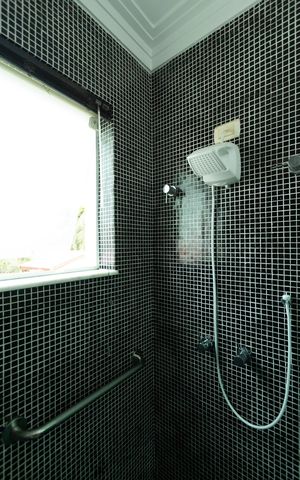 Casa para alugar com 900m², 5 quartos e 6 vagas Casa para alugar com 900m², 5 quartos e 6 vagasBanheiro Suíte 2