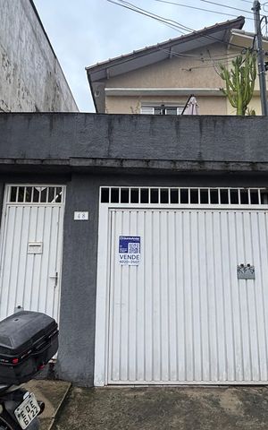 Casa à venda com 135m², 4 quartos e 1 vaga Casa à venda com 135m², 4 quartos e 1 vagaFachada