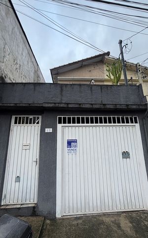 Casa à venda com 135m², 4 quartos e 1 vaga Casa à venda com 135m², 4 quartos e 1 vagaFachada