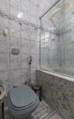 Casa para alugar com 226m², 3 quartos e 2 vagas Casa para alugar com 226m², 3 quartos e 2 vagasBanheiro Suíte