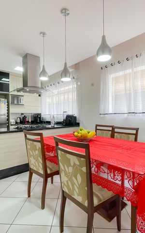 Casa à venda com 225m², 3 quartos e 3 vagas Casa à venda com 225m², 3 quartos e 3 vagasCopa e Cozinha