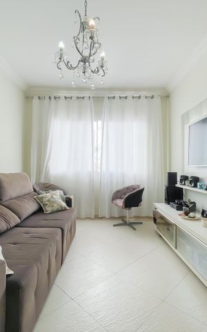 Casa à venda com 225m², 3 quartos e 3 vagas Casa à venda com 225m², 3 quartos e 3 vagasSala