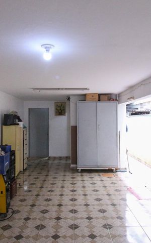 Casa à venda com 170m², 4 quartos e 5 vagas Casa à venda com 170m², 4 quartos e 5 vagasGaragem