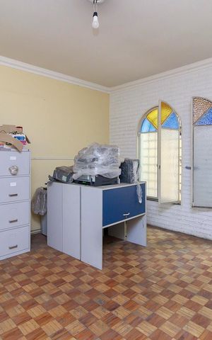 Casa à venda com 177m², 2 quartos e 2 vagas Casa à venda com 177m², 2 quartos e 2 vagasSala