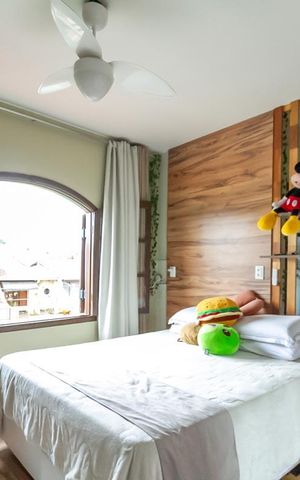 Casa à venda com 220m², 3 quartos e 3 vagasSuíte